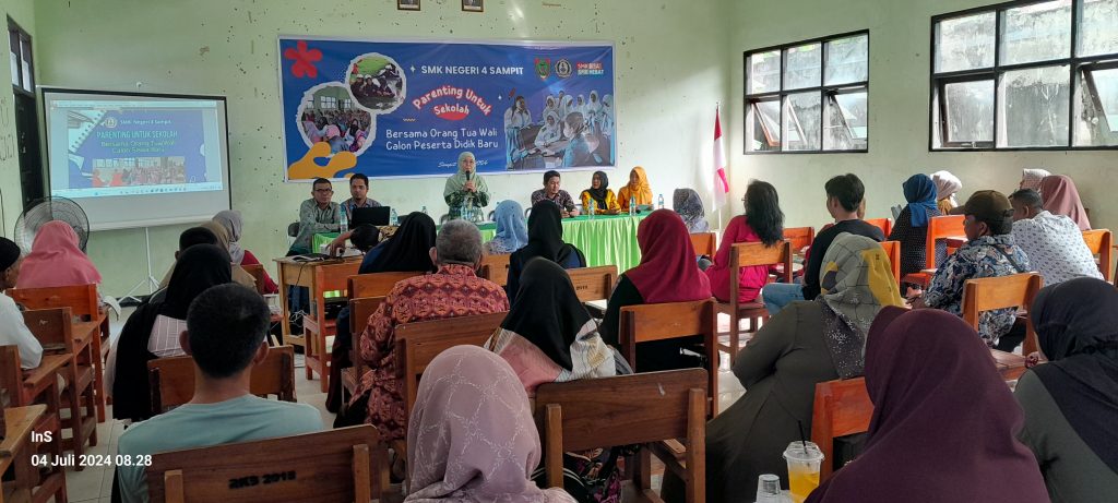 Pertemuan Orang Tua Siswa Baru Tahun Pelajaran 2024/2025 di SMK Negeri 4 Sampit