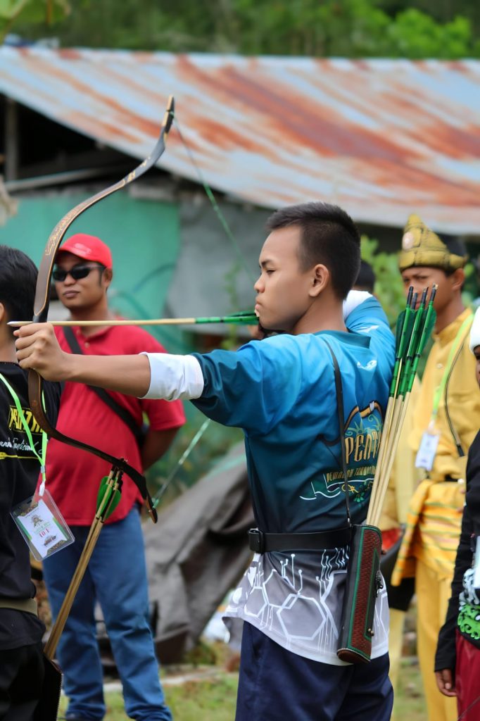 Wahyu Irsan Akbar dari SMK Negeri 4 Sampit Raih Juara II pada Kejuaraan Pentas Cup “Pemanah Tradisional Sampit”