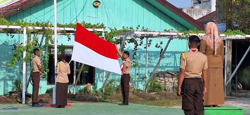 Upacara Bendera Memperingati Hari Kesaktian Pancasila di SMK Negeri 4 Sampit: Membangun Semangat Kebangsaan dan Kedisiplinan