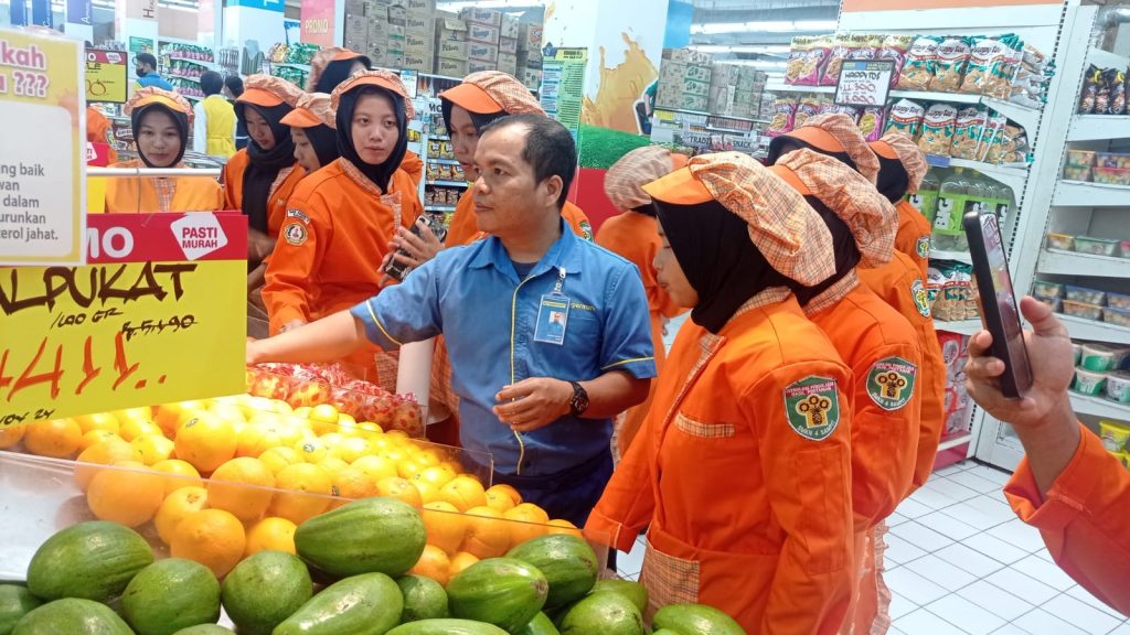 **Kunjungan Industri ke Hypermat: Pembelajaran Praktis bagi Siswa APHP SMK Negeri 4 Sampit**