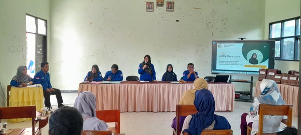 Pembagian Rapor Semester Ganjil SMK Negeri 4 Sampit Tahun Pelajaran 2024/2025