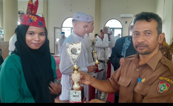 SMK Negeri 4 Sampit Raih Juara 2 dalam Lomba Pidato MTQ Pelajar PAI se-Kotim